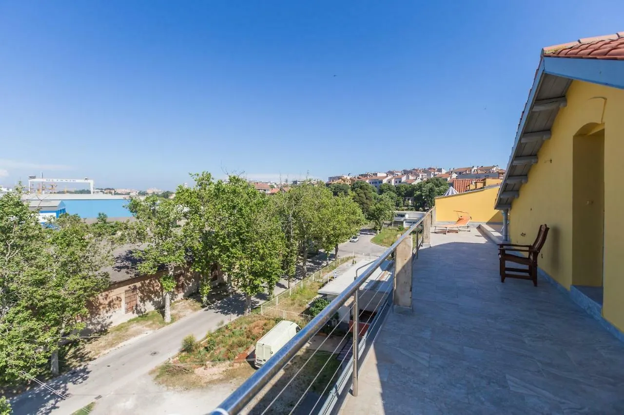 Apartment Maria Lussi Pula 0*,